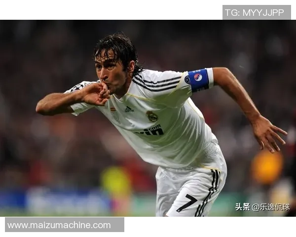 追寻绿茵传奇:足球明星们的奋斗与荣耀故事